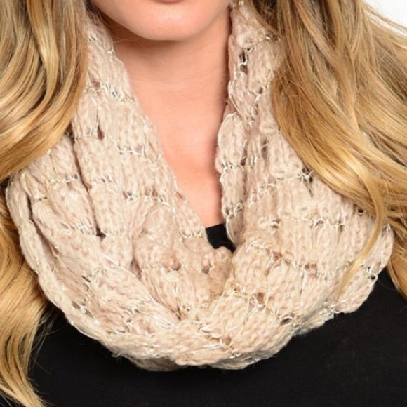 Accessories - ⭐️2 for 5$ ⭐️NWT GORGEOUS SCARF!